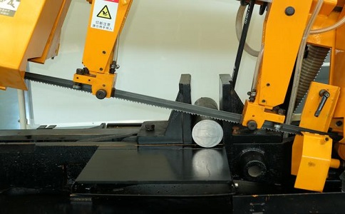 柳城数控带锯床自动送料精度会出现偏差吗？