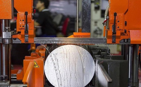 柳城立式金属带锯床切削出现跑带故障解决方法！